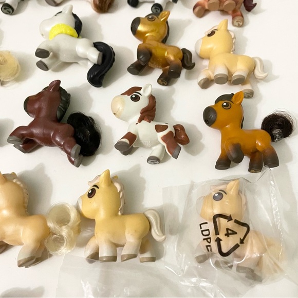 Lot of 22 Spirit Untamed Dreamworks Mini Horses - Picture 7 of 14